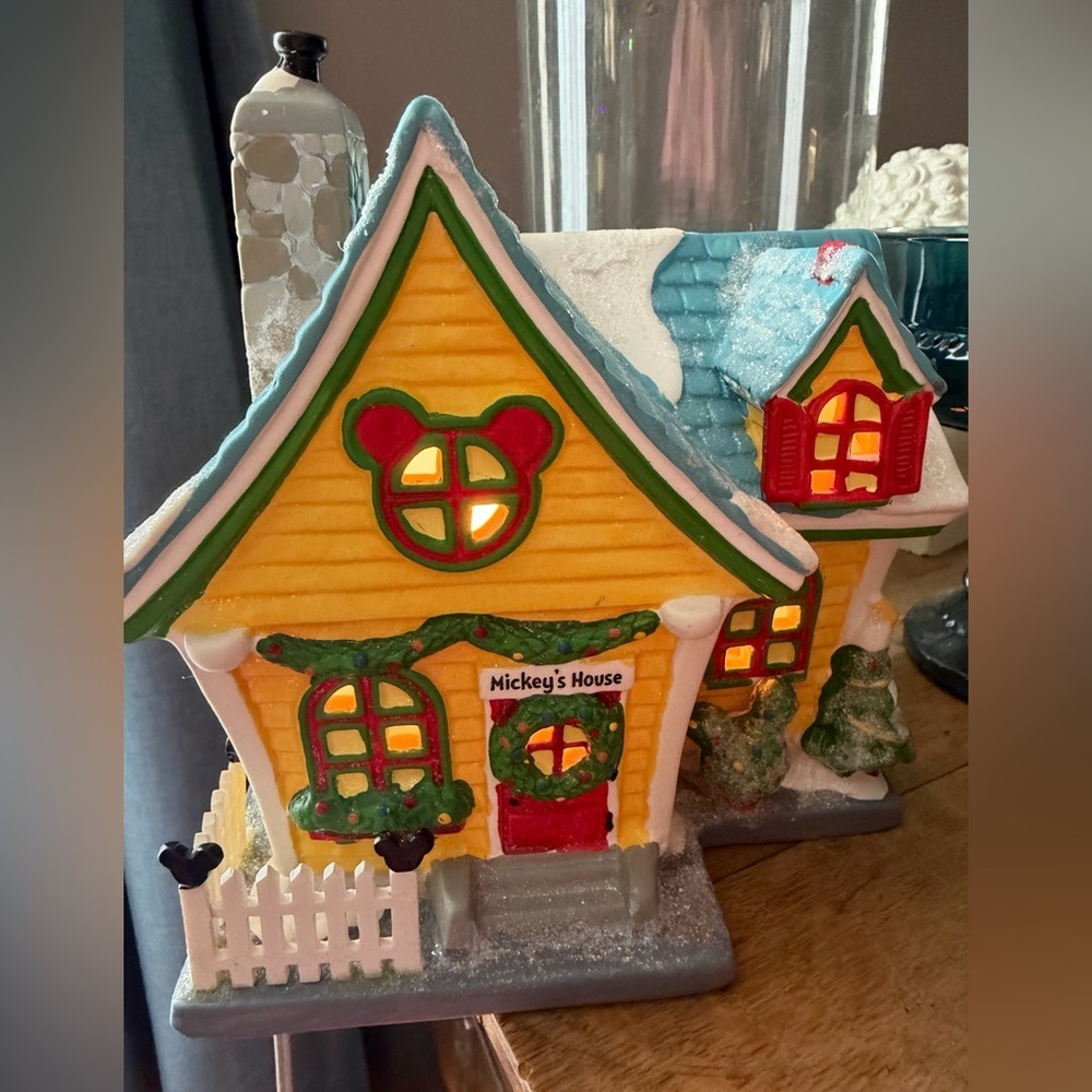RETIRED Disney Dept 56 Mickey’s House Christmas Village w/ Box